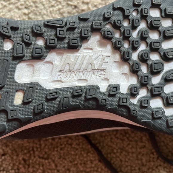 Men’s size 12 Nike - Picture 7 of 7